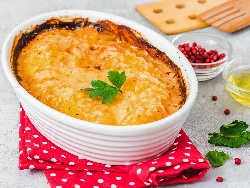 Сочна картофена запеканка по селски със салам, яйца, лук, масло и брашно на фурна - снимка на рецептата Сочна картофена запеканка по селски със салам, яйца, лук, масло и брашно на фурна - снимка на рецептата